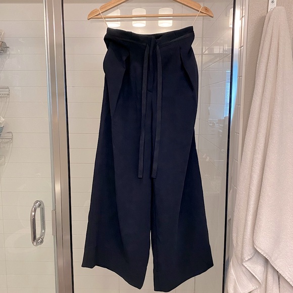 BLACK Aritzia High Rise Culottes - Picture 6 of 6